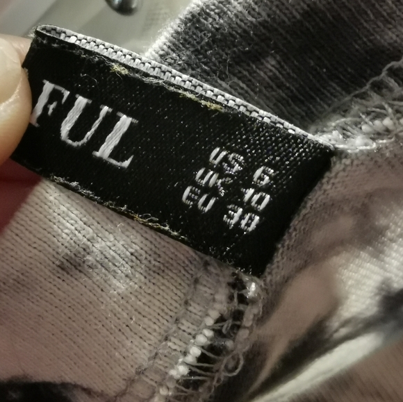 Zaful Crop Top and Short Set - Picture 7 of 7